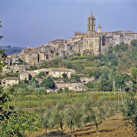 VIEW OF A TUSCANY VILLAGE