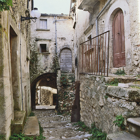 PASSAGE IN A TUSCAN VILLAGE