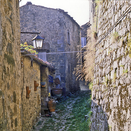 STREET SCENE IN TUSCANY VILLAGE