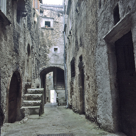 PASSAGE WAY IN TUSCANY