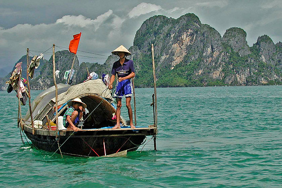 HBP-FISHER FAMILY LIVING ON HALONG BAY2 2000-2