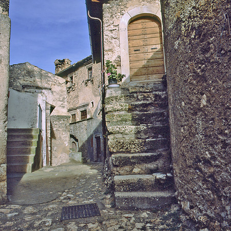 CROWED CORNER, TUSCAN VILLAGE